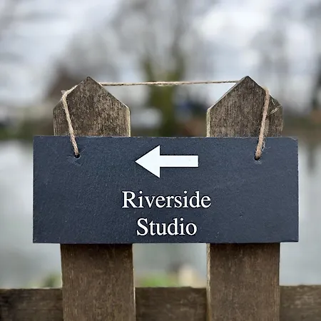 Riverside Studio Ringwood Exterior photo