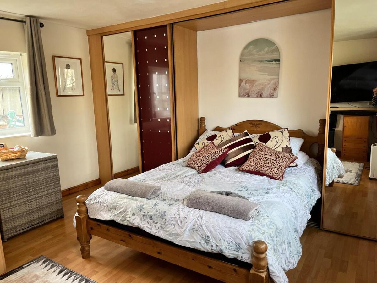 Riverside Apartment *
